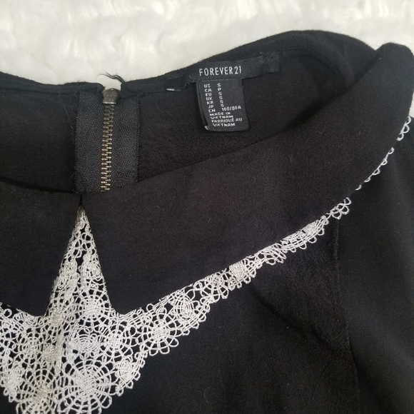 Forever 21 sleeveless collar black top. Size S - Picture 3 of 13